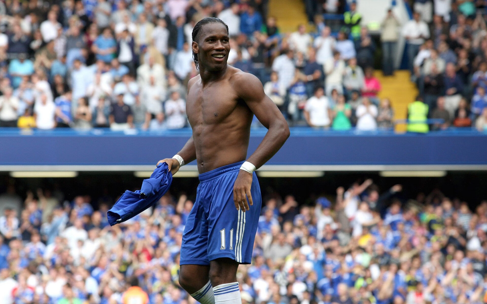 中场休息观察:球队调整策略的秘密,球员中场休息都在干嘛